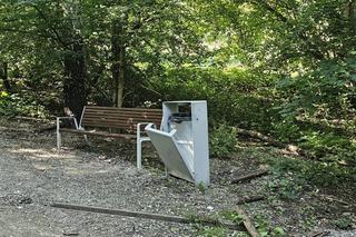 Zdewastowany Park Reduta w Krakowie