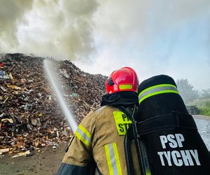 Pożar składowiska śmieci w Tychach. Służby apelują o zamykanie okien