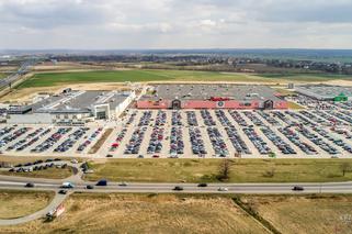 Oblężenie w Gliwicach! Dziś otwarto Silesia Outlet, parking wypełniony po brzegi [ZDJĘCIA]