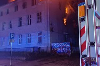   Pożar kamienicy przy ul. Warszawskiej w Olsztynie. Akcja trwała kilka godzin. Zobacz zdjęcia