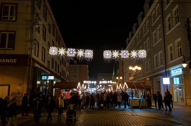 W centrum Wrocławia rozbłysły już świąteczne ozdoby