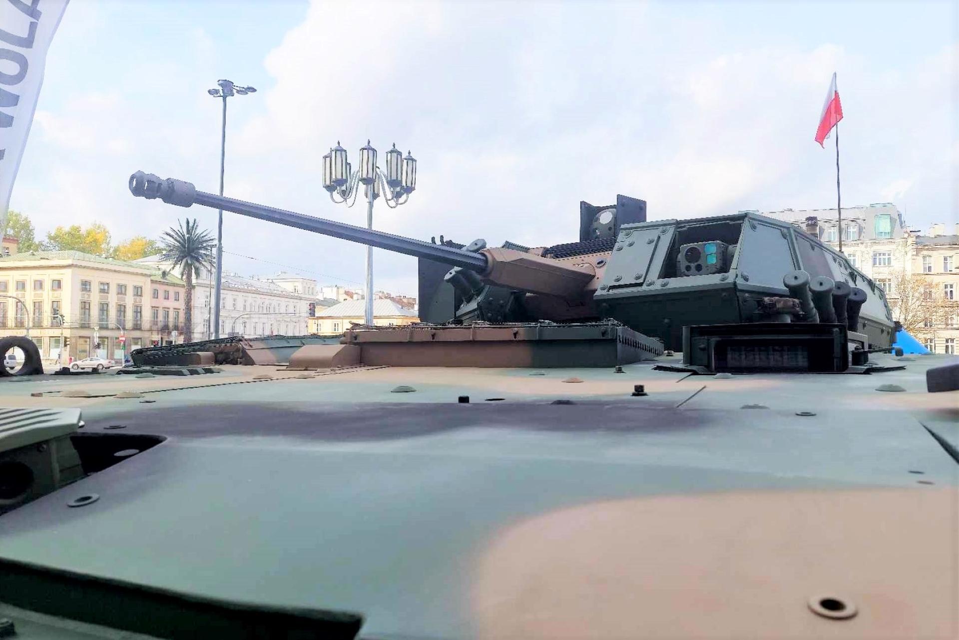 Wieża ZSSW-30 na NBPW Borsuk w Warszawie