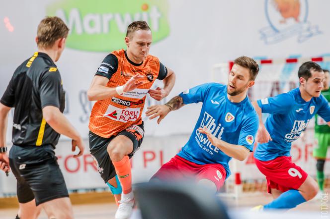FC KJ Toruń - Piast Gliwice 2:5