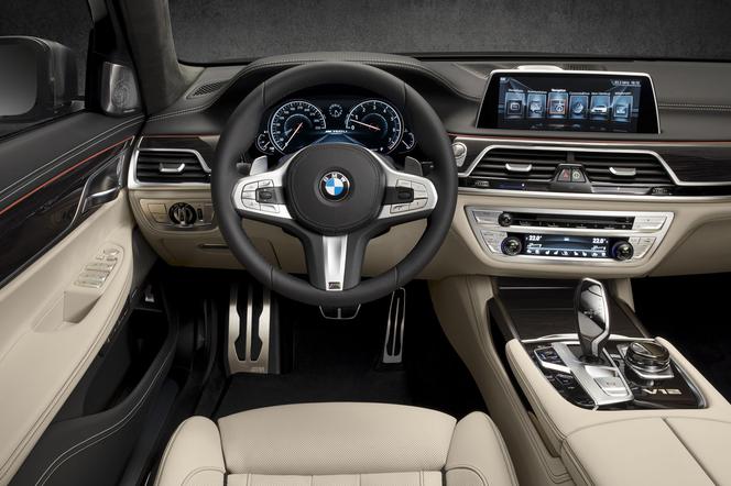 BMW M760i xDrive 