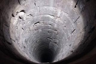 Spadł na dno 12-metrowej studni! Straszna śmierć mężczyzny w Broniszowie