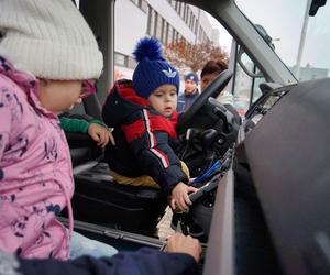 Policjanci z Bydgoszczy spełnili marzenie chorego na nowotwór Natanka! Piękny gest [ZDJĘCIA] 