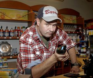 Tomasz Karolak - buntownik i prowokator. Wyznania o zarobkach i szmańskich obrzędach budzą skrajne emocje