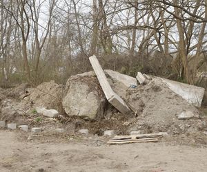 W Warszawie powstaje drugie lapidarium. Miasto nie usunie betonowych odpadów. To artefakty