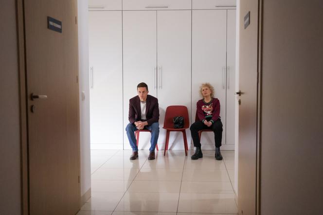 Na Wspólnej odc. 3589. Beata (Katarzyna Ptasińska), Emil (Piotr Ligienza)