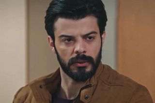 Dziedzictwo odc. 429 - streszczenie. Volkan wykorzystuje Yasemin. Ma w tym swój cel