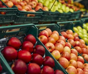 W tych owocach i warzywach jest najwięcej pestycydów. Sprawdź listę na 2024 rok 