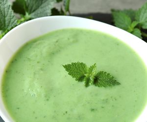Hipokrates nazwał ją królową wszystkich ziół. Dla wielu to chwast, dla innych superfood. Co zrobić z pokrzywy?