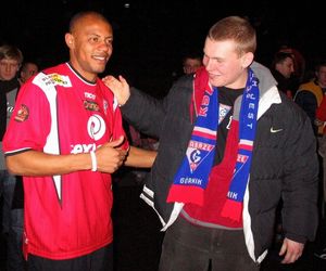 Prezentacja składu drużyny Górnika Zabrze. Tak było w Multikinie w Zabrzu w 2006 roku
