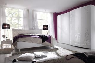 Fioletowo - biała sypialnia