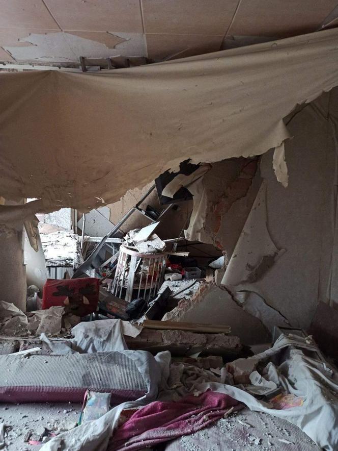 Matka i troje dzieci cudem przeżyli bombardowanie