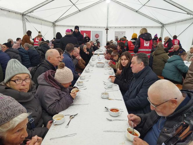 Ubodzy spotkali się na wspólnej modlitwie i posiłku