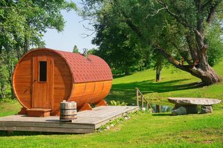 Sauna ogrodowa - luksusowy relaks wśród zieleni! Jak zbudować saunę w ogrodzie?