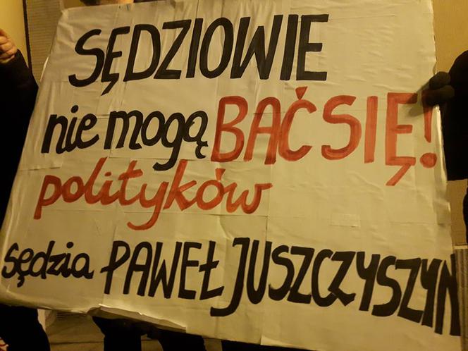Na plac Dąbrowskiego przyszło kilka tysięcy łodzian