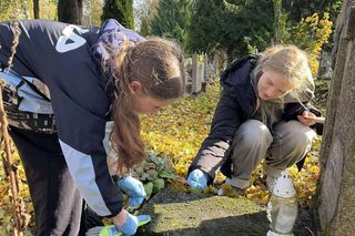Pamięć i szacunek - harcerze porządkują nekropolie