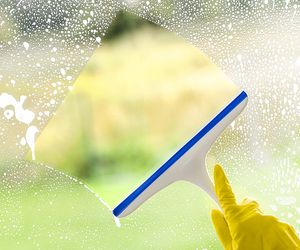 Ceny mycia okien jesień 2025: Porównanie cen w różnych miastach