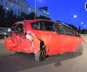 na skrzyżowaniu Alei Niepodległości i Odyńca w dzielnicy Mokotów