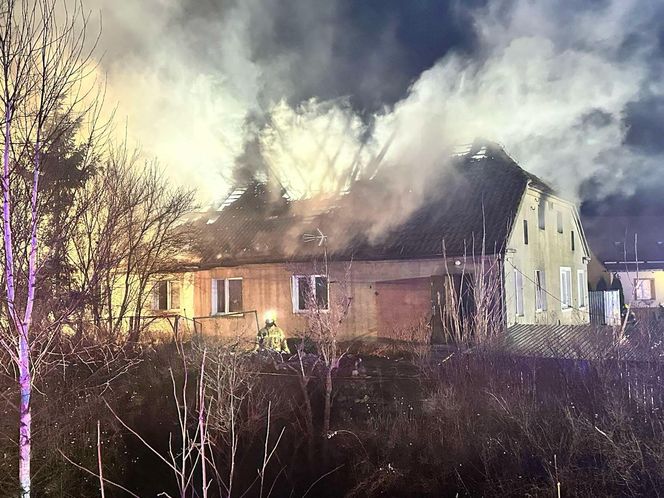 Tragiczny pożar budynku wielorodzinnego. Nie żyje jedna osoba, dwie są poparzone