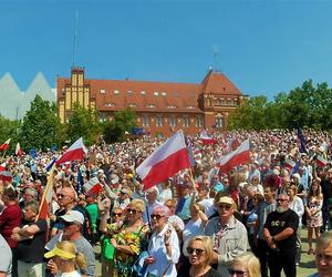 Manifestacja 4 czerwca na placu Solidarności w Szczecinie