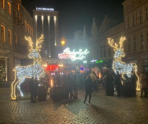 Tłumy bydgoszczan na jarmarku świątecznym. „Spodziewałam się innych cen” [ZDJĘCIA]