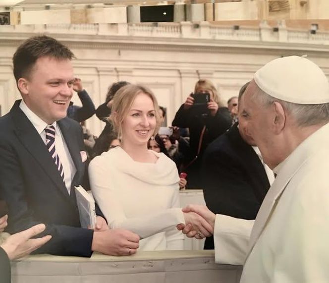 Hołownia wspomina papieża Franciszka. Wraz z żoną Urszulą rozmawiali z papieżem tuż po ślubie. Osobiste spotkanie!