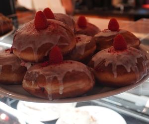 Tłusty Czwartek w Olsztynie. Długie kolejki do cukierni. Jakie pączki olsztynianie wybierają najczęściej?