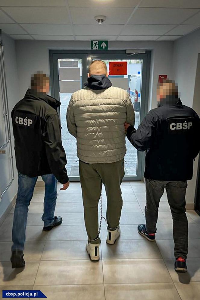Wielka akcja policji, 22 osoby zatrzymane. Wśród nich gangsterzy starego Pruszkowa "Słowik", "Wańka" i "Parasol"