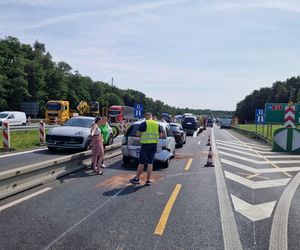 Karambol na autostradzie A4. Strażacy nie mogli dojechać na miejsce zdarzenia. Korytarz życia ratuje życie