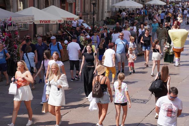 Tłumy turystów w Gdańsku. Ulice pękają w szwach