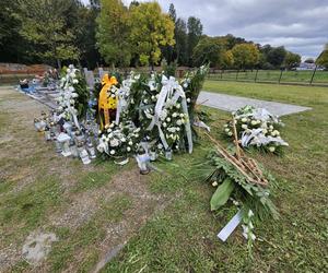 Kacper zginął, przygotowując murawę na mecz. Spoczął niedaleko stadionu 