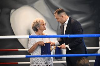 Karol Nawrocki na gali boksu w Gdańsku! Prezydent nie zapomniał o przyjaciołach