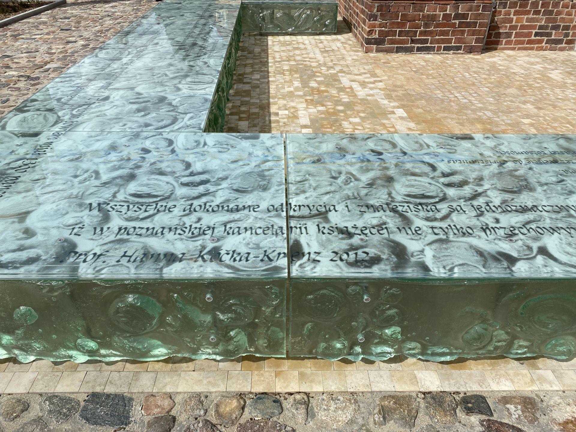 Ekspozycja reliktów palatium Mieszka I na Ostrowie Tumskim w Poznaniu