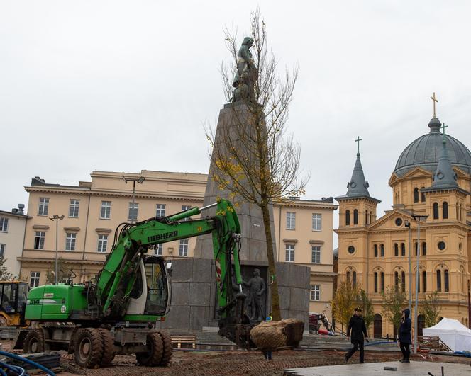 Plac Wolności coraz bardziej zielony