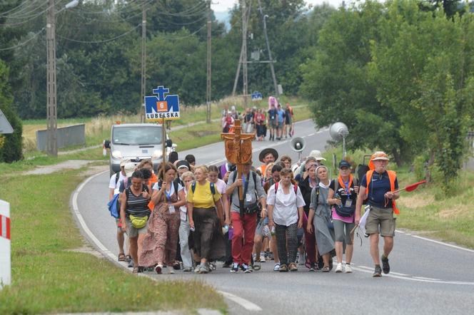 Śpiewający dzień lubelskich pątników na szlaku do Jasnej Góry!