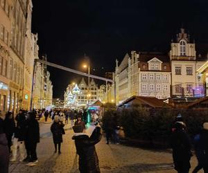 Tłumy na otwarciu Jarmarku Bożonarodzeniowego 2023 we Wrocławiu. Zobacz zdjęcia!