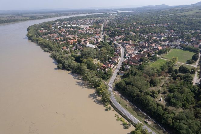 Fala kulminacyjna dociera do stolicy! Orban zapewnia, że wszystko pod kontrolą