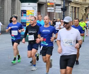 Rossmann Run 2025. Tłumy biegaczy wzięły udział w biegu ulicą Piotrkowską