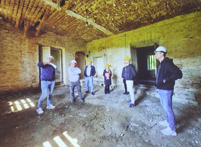 Dwór w Iganiach Nowych wymaga przeprowadzenia wielu prac renowacyjnych. Od lat na jego terenie trwały prace przygotowawcze i archeologiczne
