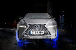 Lexus NX 300h na kołach wyciosanych z lodu