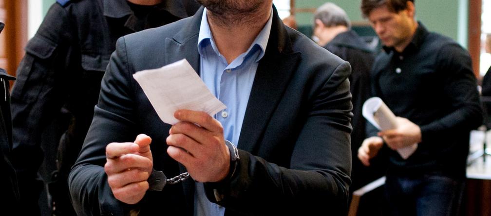 Policjanci okradli przemytnika