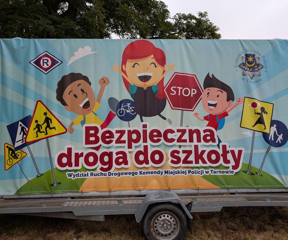 Zwalniam przed szkołą