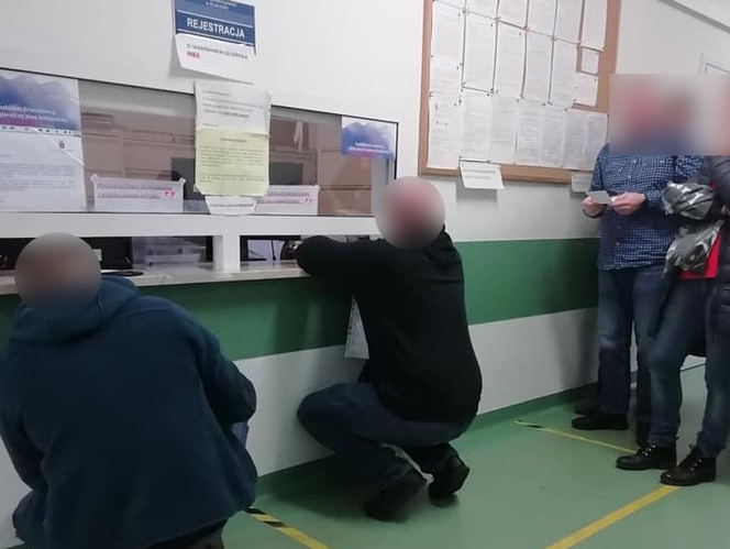 Upadnij na kolana, by zarejestrować się do lekarza