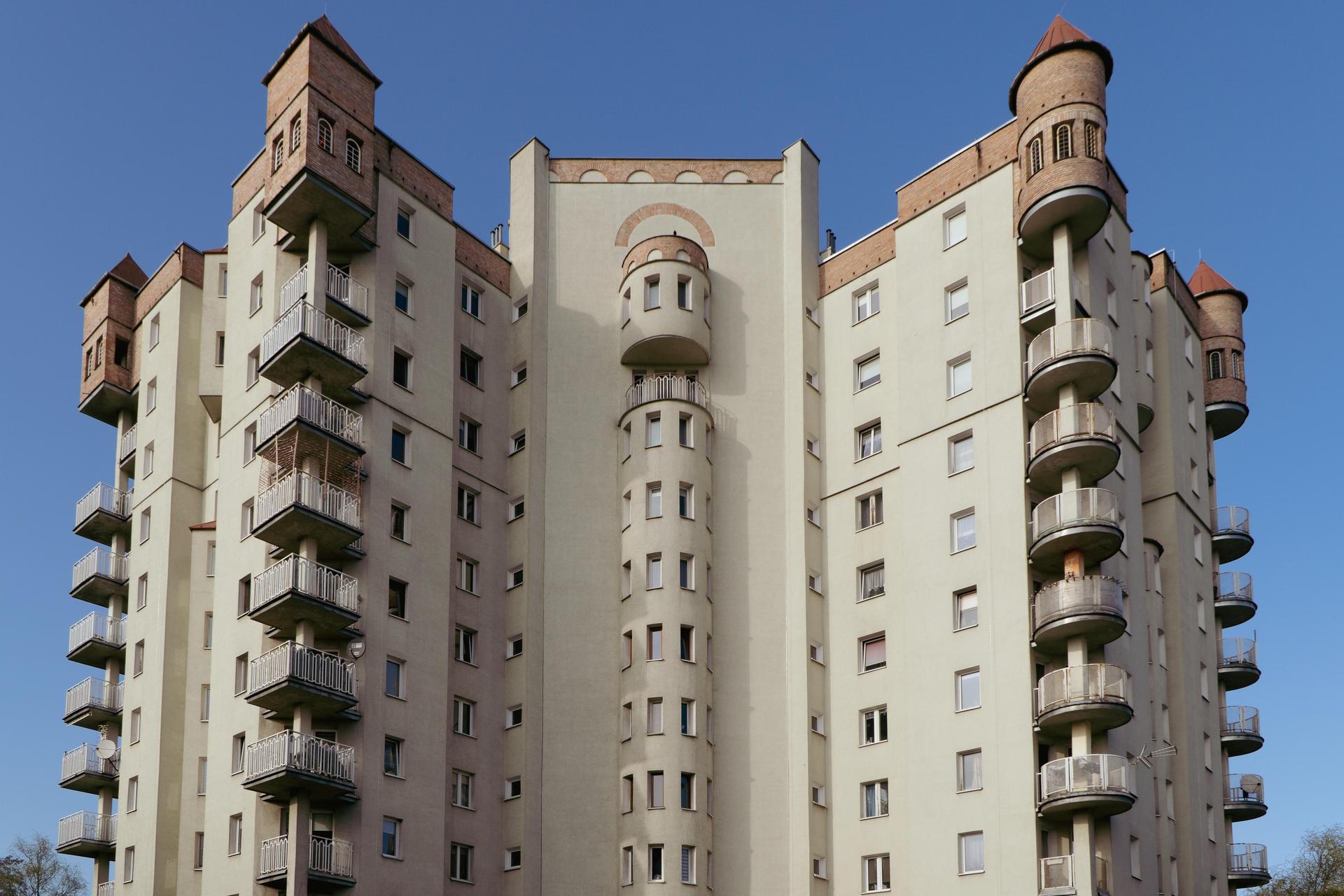 Blok-zamek w Krakowie - zdjęcia. Zobacz Wawel z wielkiej płyty