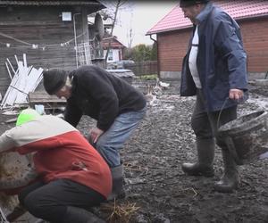 Rolnicy. Podlasie. Straszne błoto u Gienka i Andrzeja z Plutycz. Ujawniamy prawdę o tym, co tam się dzieje