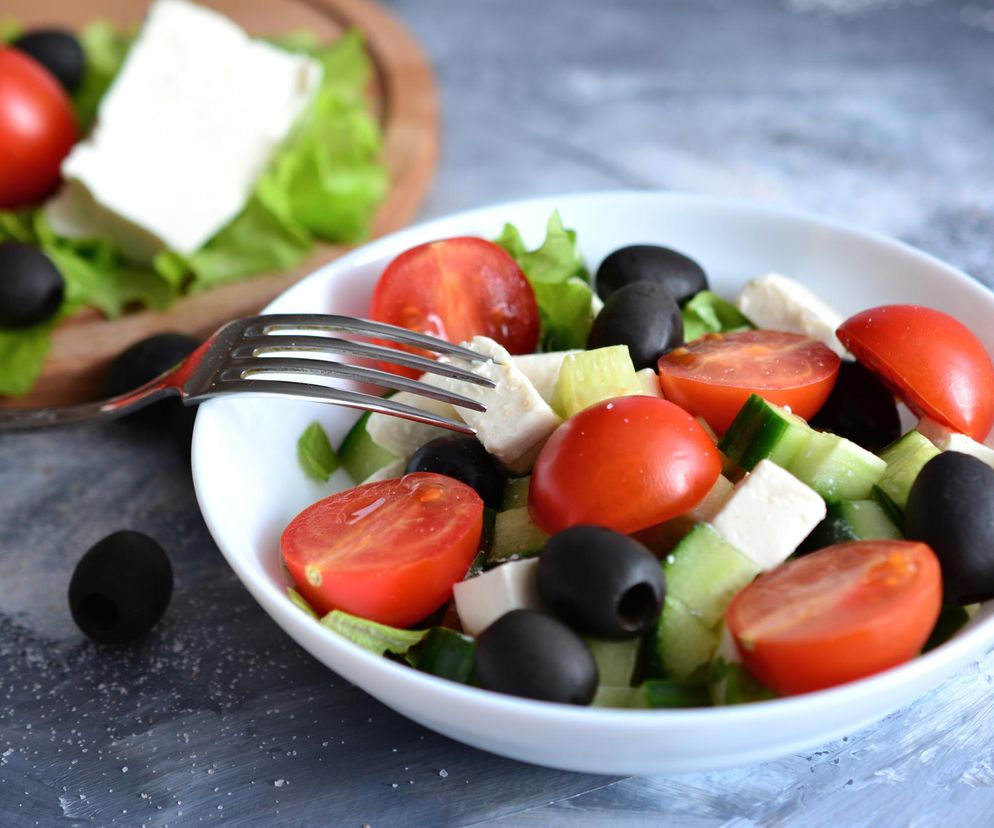 Pomidor z ogórkiem to złe połączenie żywieniowe, bo ucieknie witamina C? Wystarczy, że dodasz jeszcze ten składnik