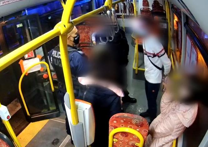Bohater afery z hulajnogą w autobusie napadł z bronią na stację benzynową i sklep?